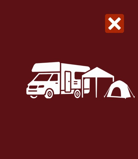 Camper met losse tenten ernaast - Niet toegestaan